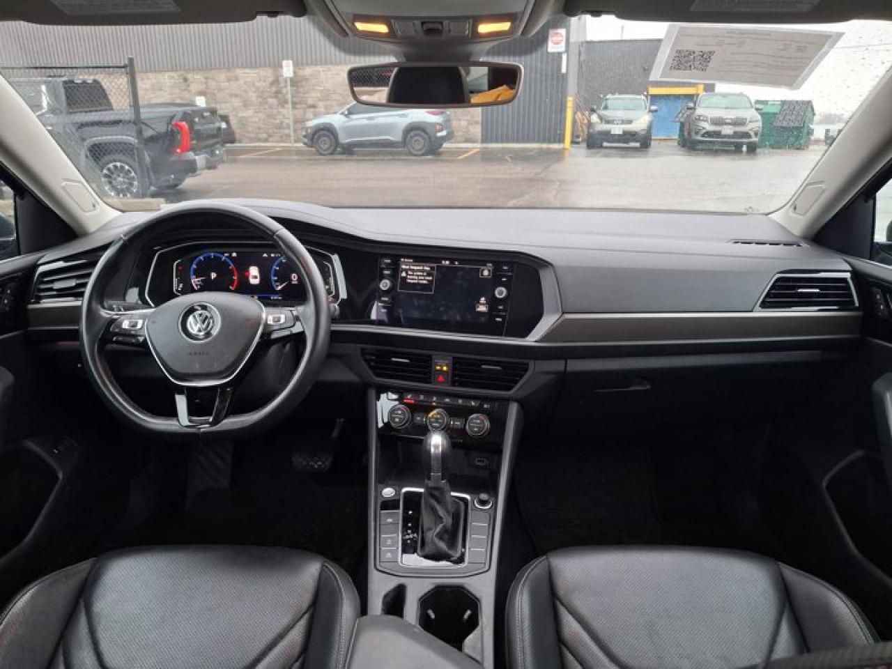 2019 Volkswagen Jetta Execline | Leather | Sunroof | Heated Seats | CarPlay + Android | Rear Camera | and More ! Photo4