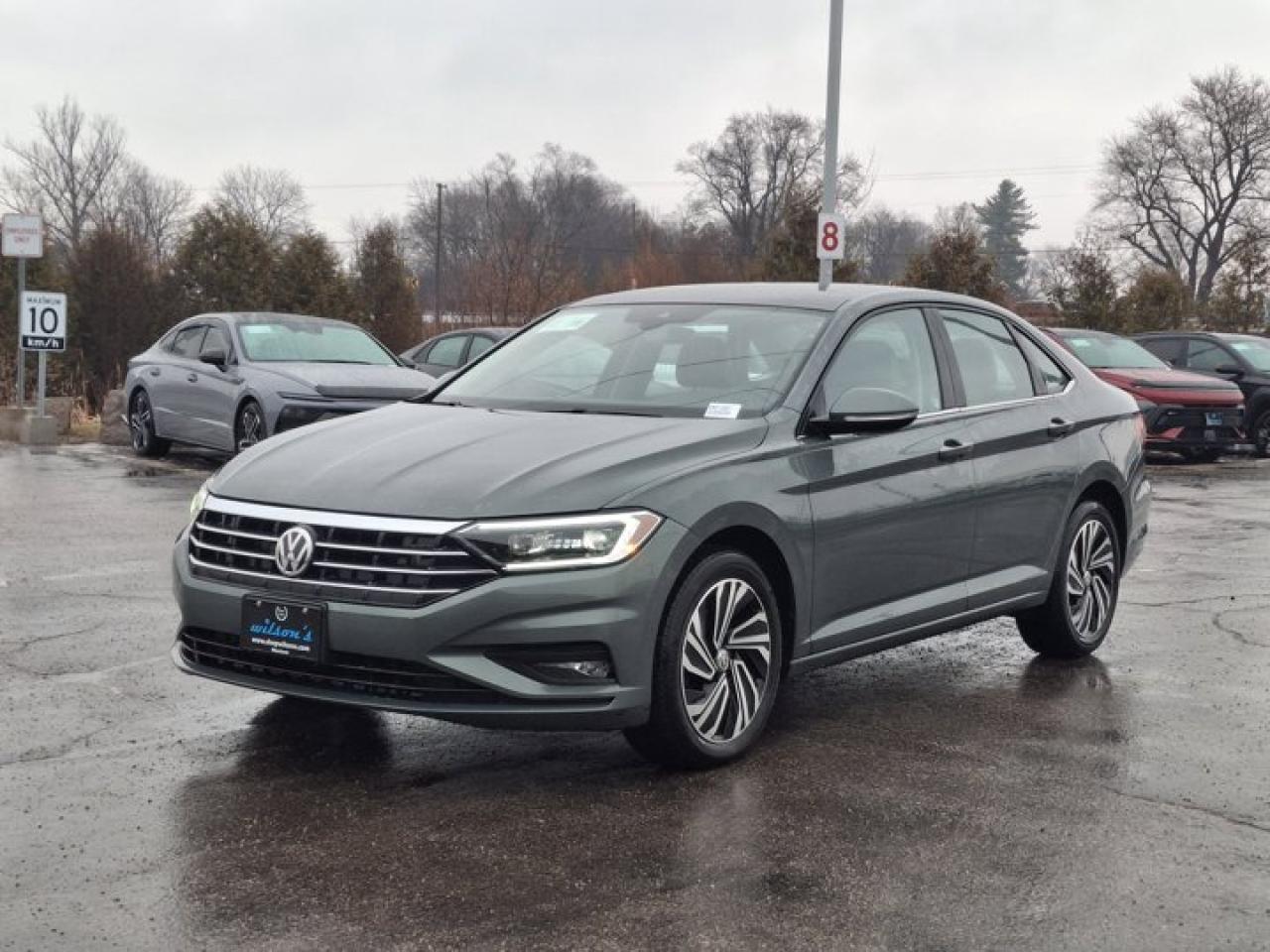 2019 Volkswagen Jetta Execline | Leather | Sunroof | Heated Seats | CarPlay + Android | Rear Camera | and More ! Photo0