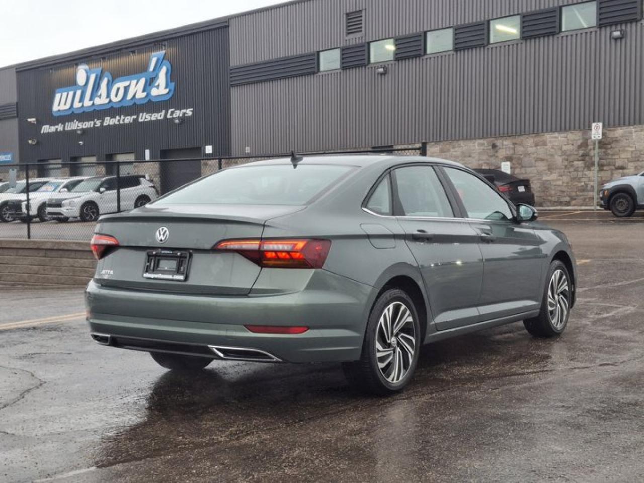 2019 Volkswagen Jetta Execline | Leather | Sunroof | Heated Seats | CarPlay + Android | Rear Camera | and More ! Photo