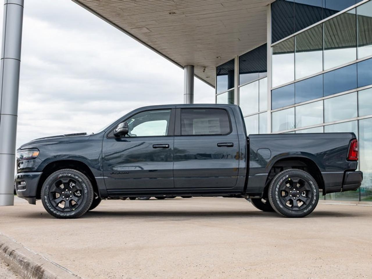 2026 RAM 1500 SPORT Photo4