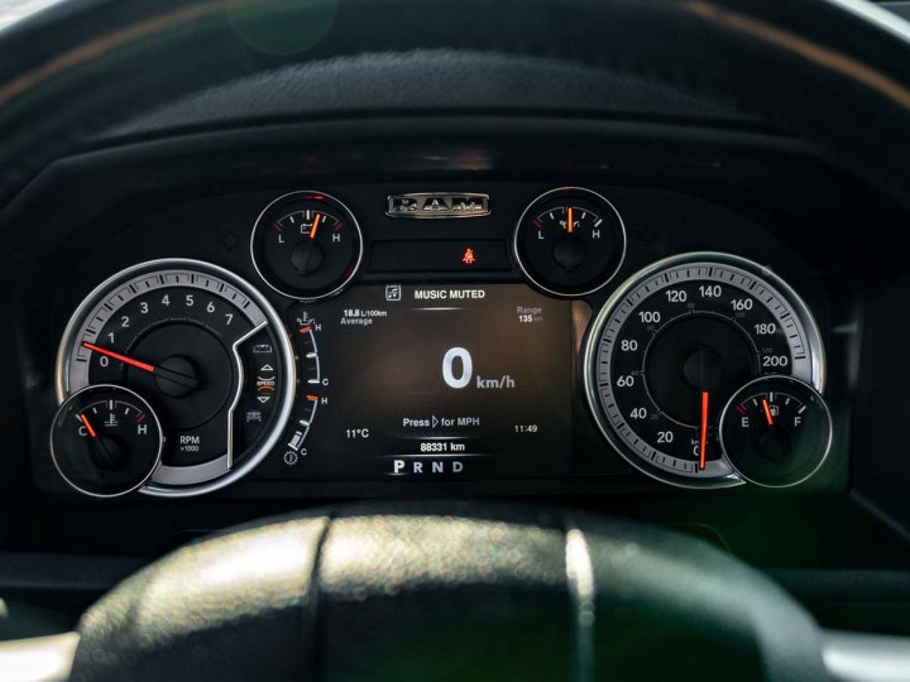 2021 RAM 1500 Classic WARLOCK Photo3