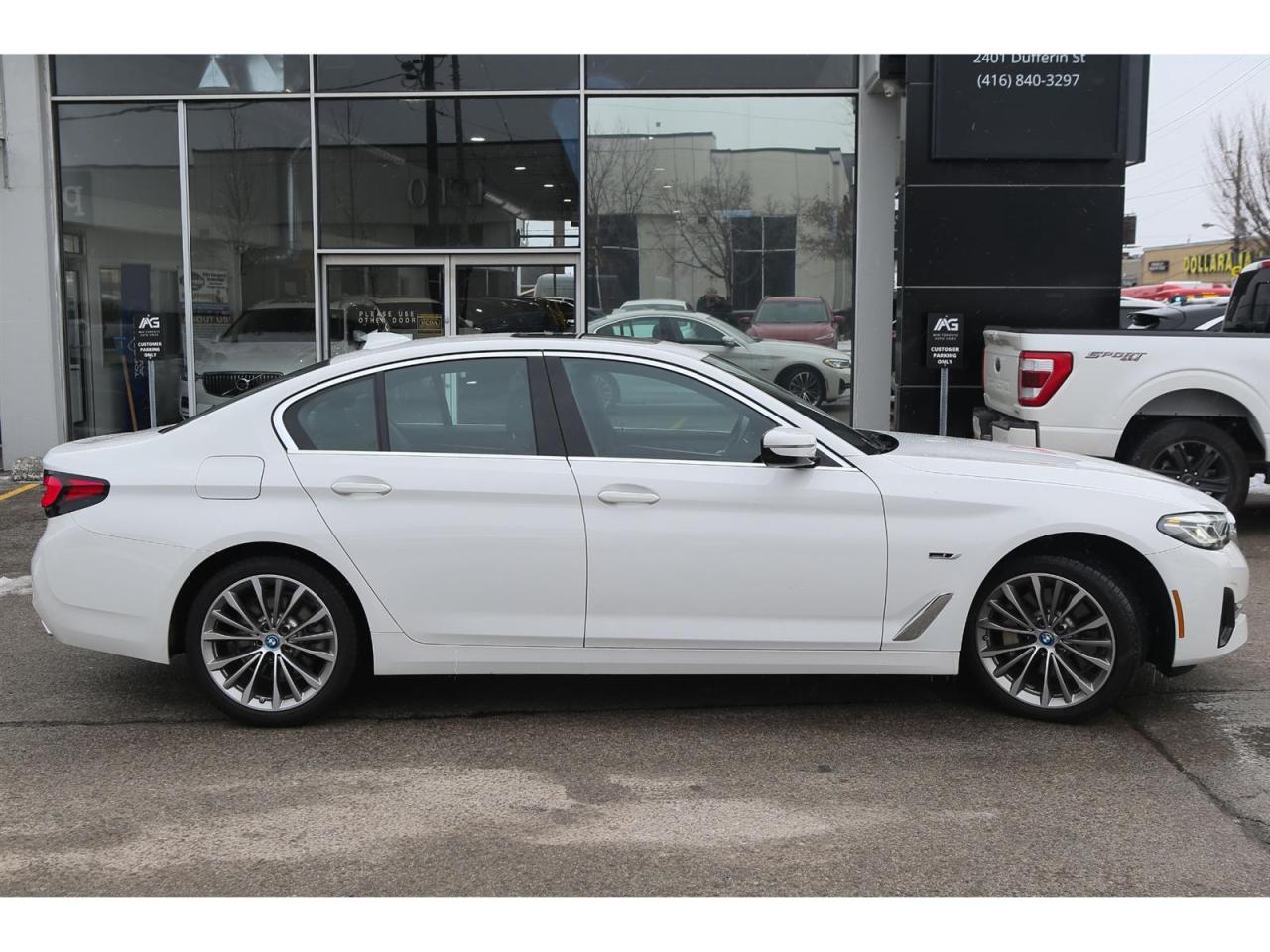 2023 BMW 530xi 530xe Plug-In-Hybrid Photo