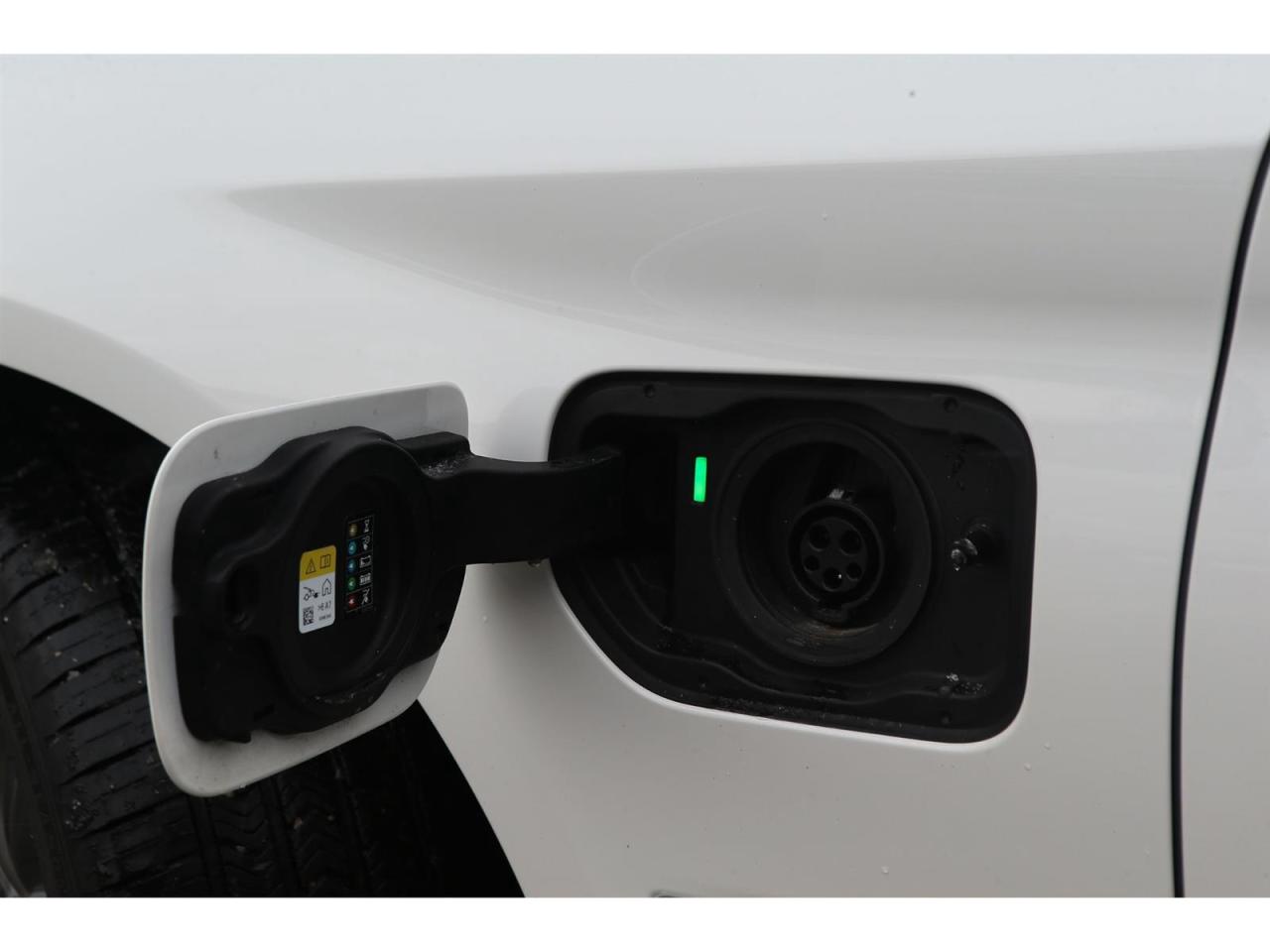 2023 BMW 530xi 530xe Plug-In-Hybrid Photo