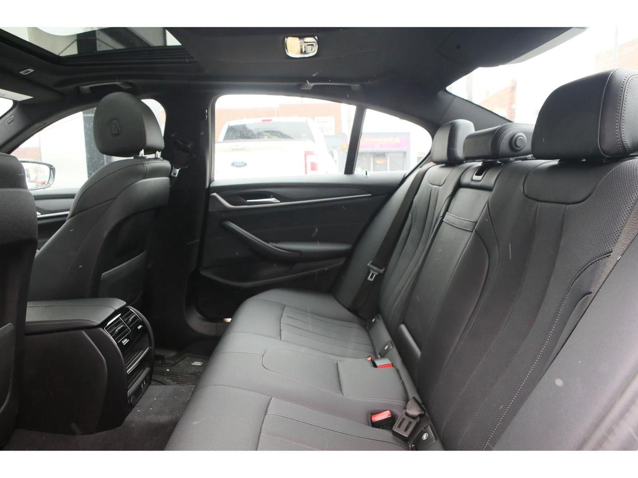 2023 BMW 530xi 530xe Plug-In-Hybrid Photo