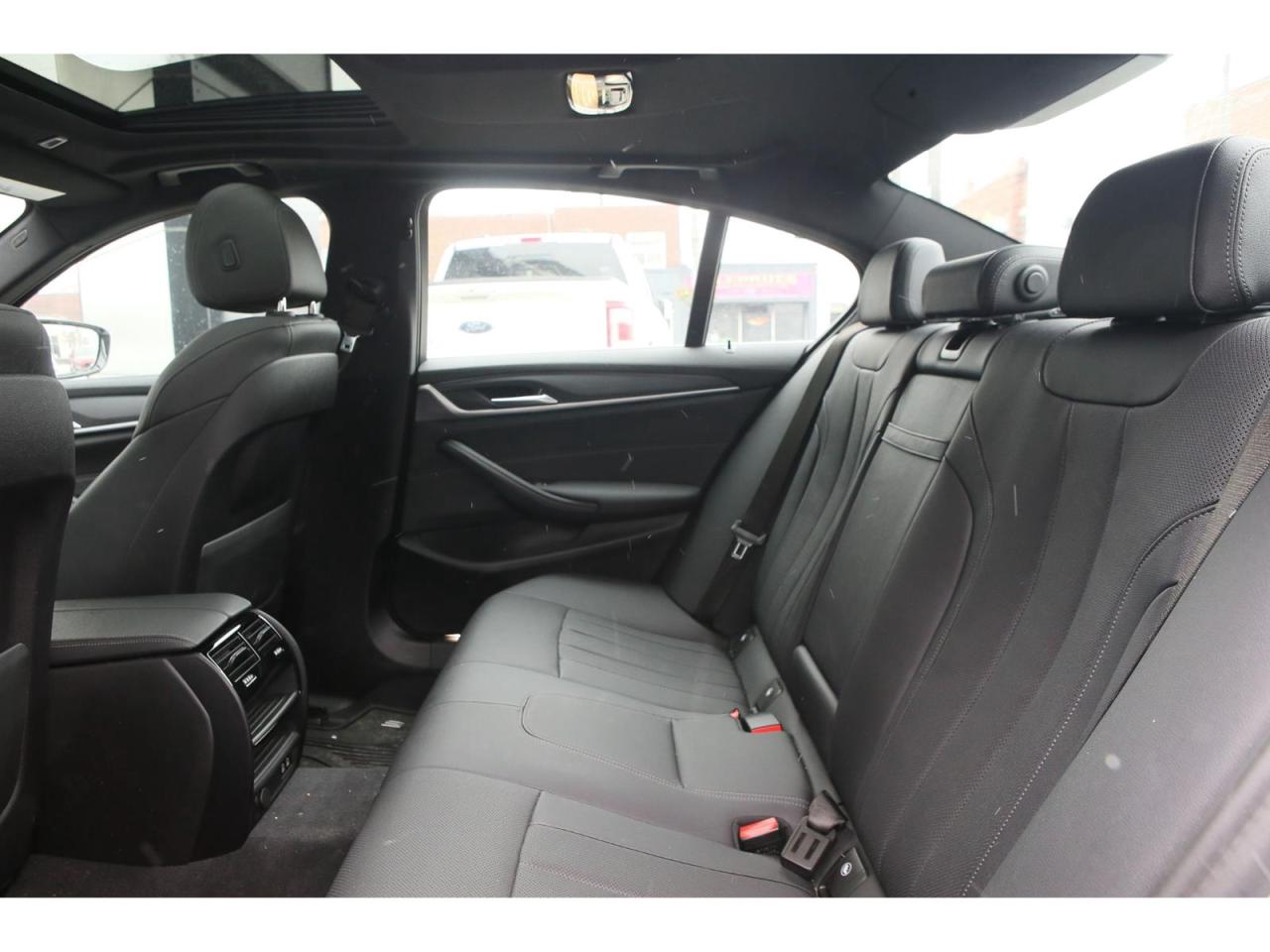 2023 BMW 530xi 530xe Plug-In-Hybrid Photo