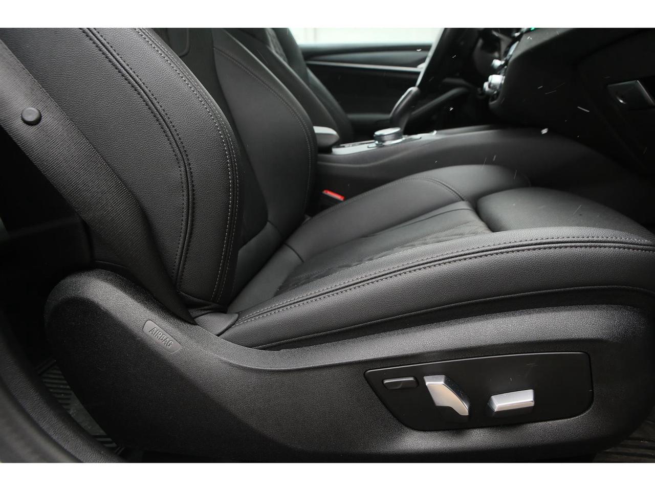 2023 BMW 530xi 530xe Plug-In-Hybrid Photo