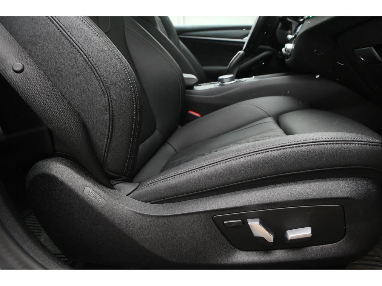 2023 BMW 530xi 530xe Plug-In-Hybrid Photo