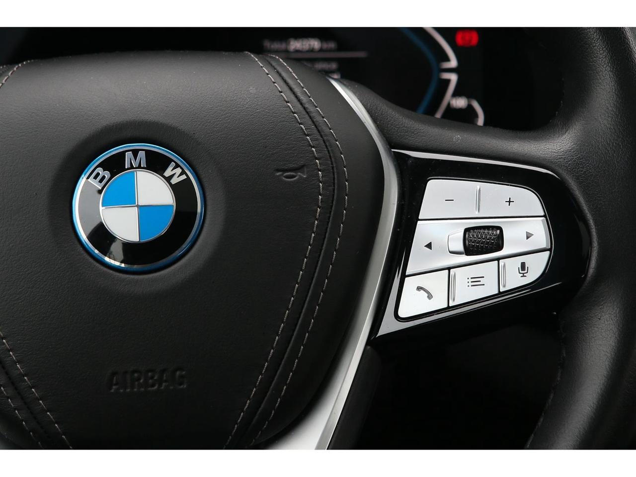 2023 BMW 530xi 530xe Plug-In-Hybrid Photo