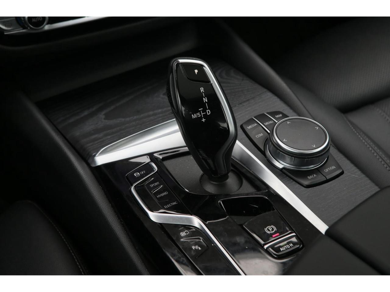 2023 BMW 530xi 530xe Plug-In-Hybrid Photo