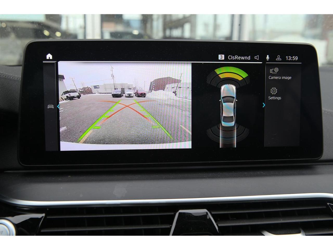 2023 BMW 530xi 530xe Plug-In-Hybrid Photo