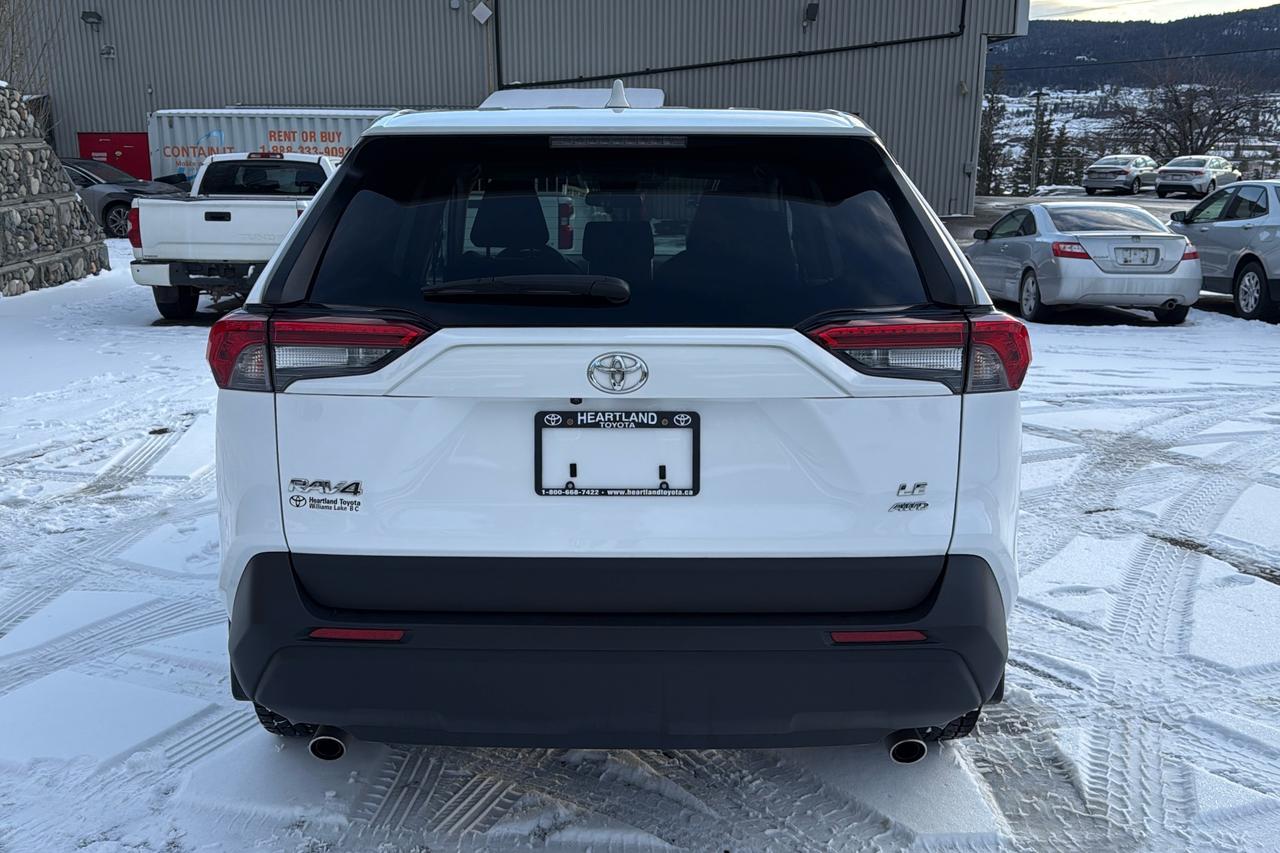 2024 Toyota RAV4 LE Photo