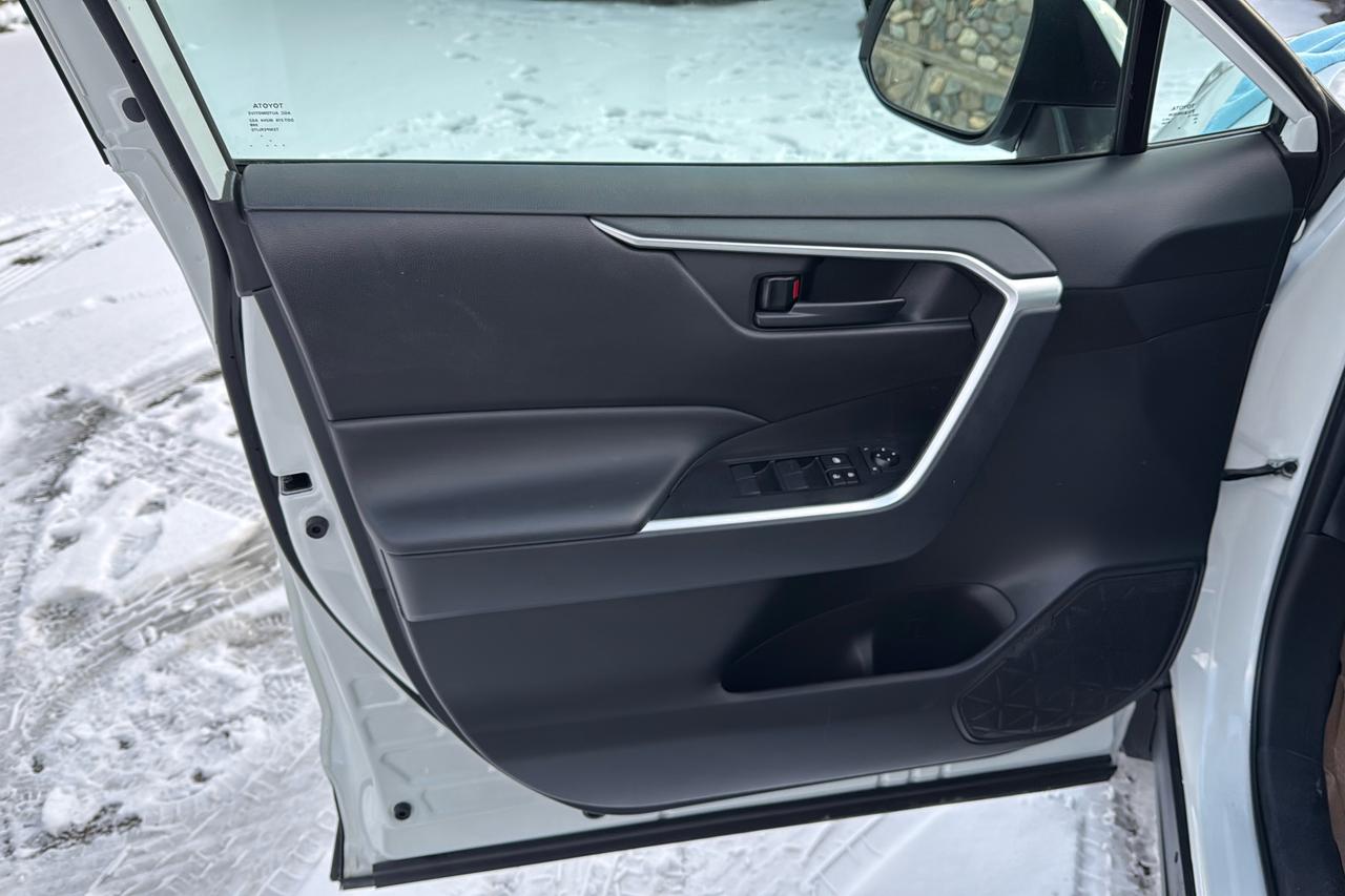 2024 Toyota RAV4 LE Photo