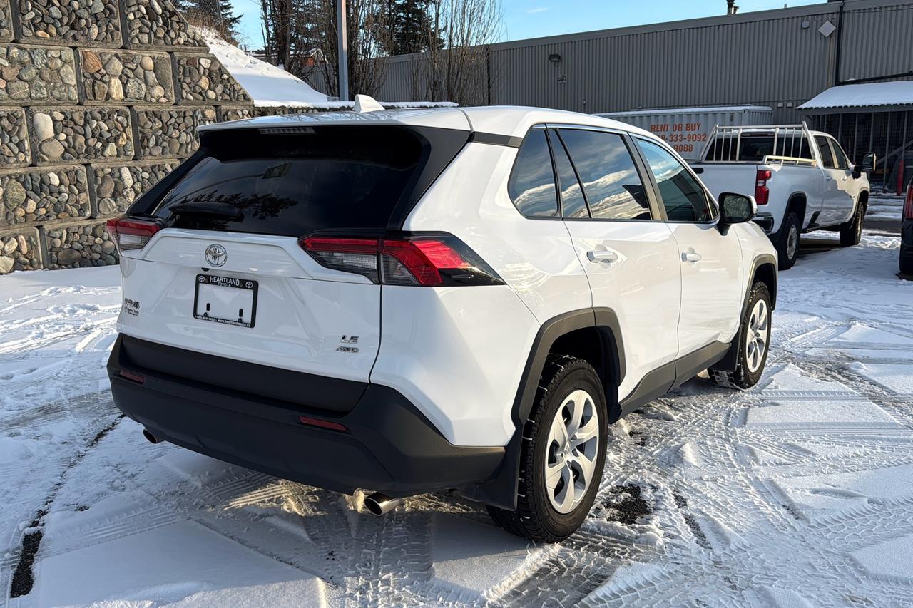 2024 Toyota RAV4 LE Photo