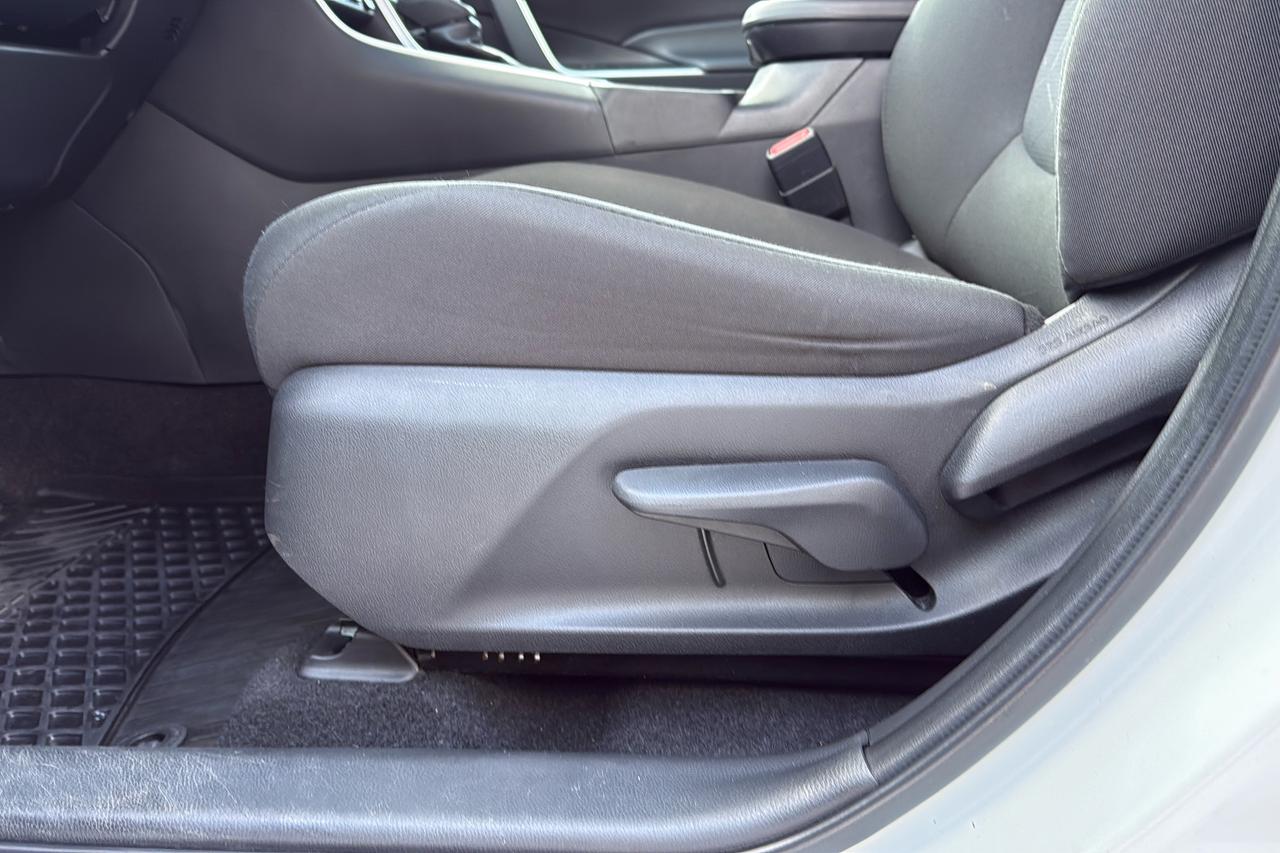 2024 Toyota RAV4 LE Photo