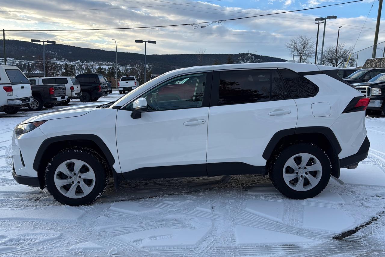 2024 Toyota RAV4 LE Photo3