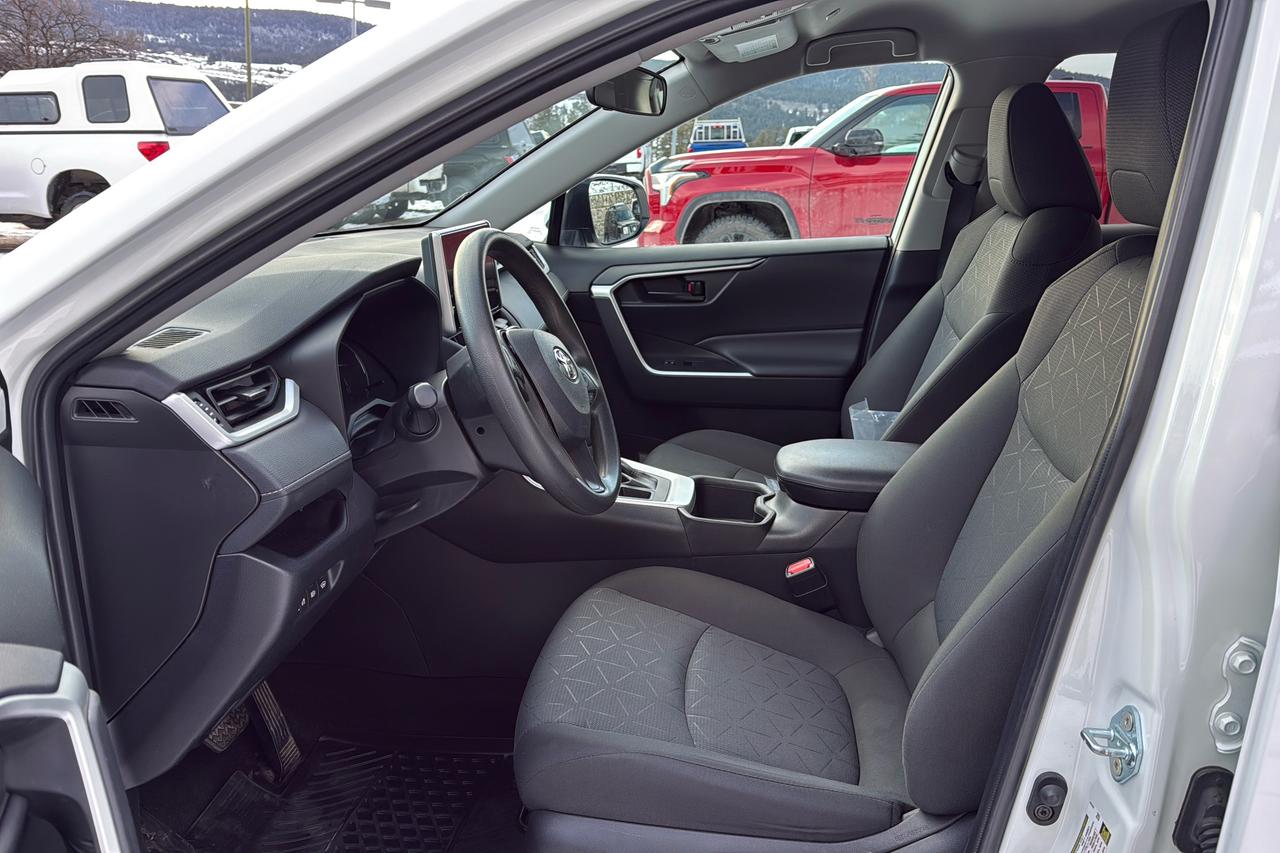 2024 Toyota RAV4 LE Photo