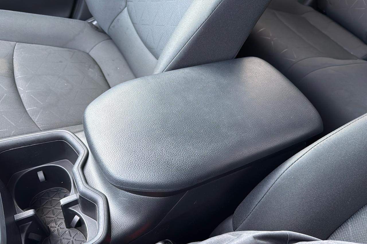 2024 Toyota RAV4 LE Photo