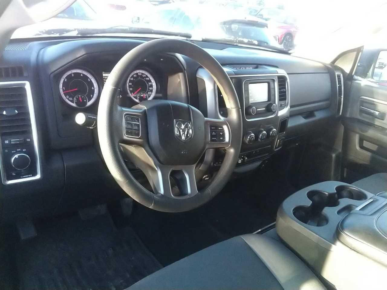 2023 RAM 1500 Classic SLT Photo4