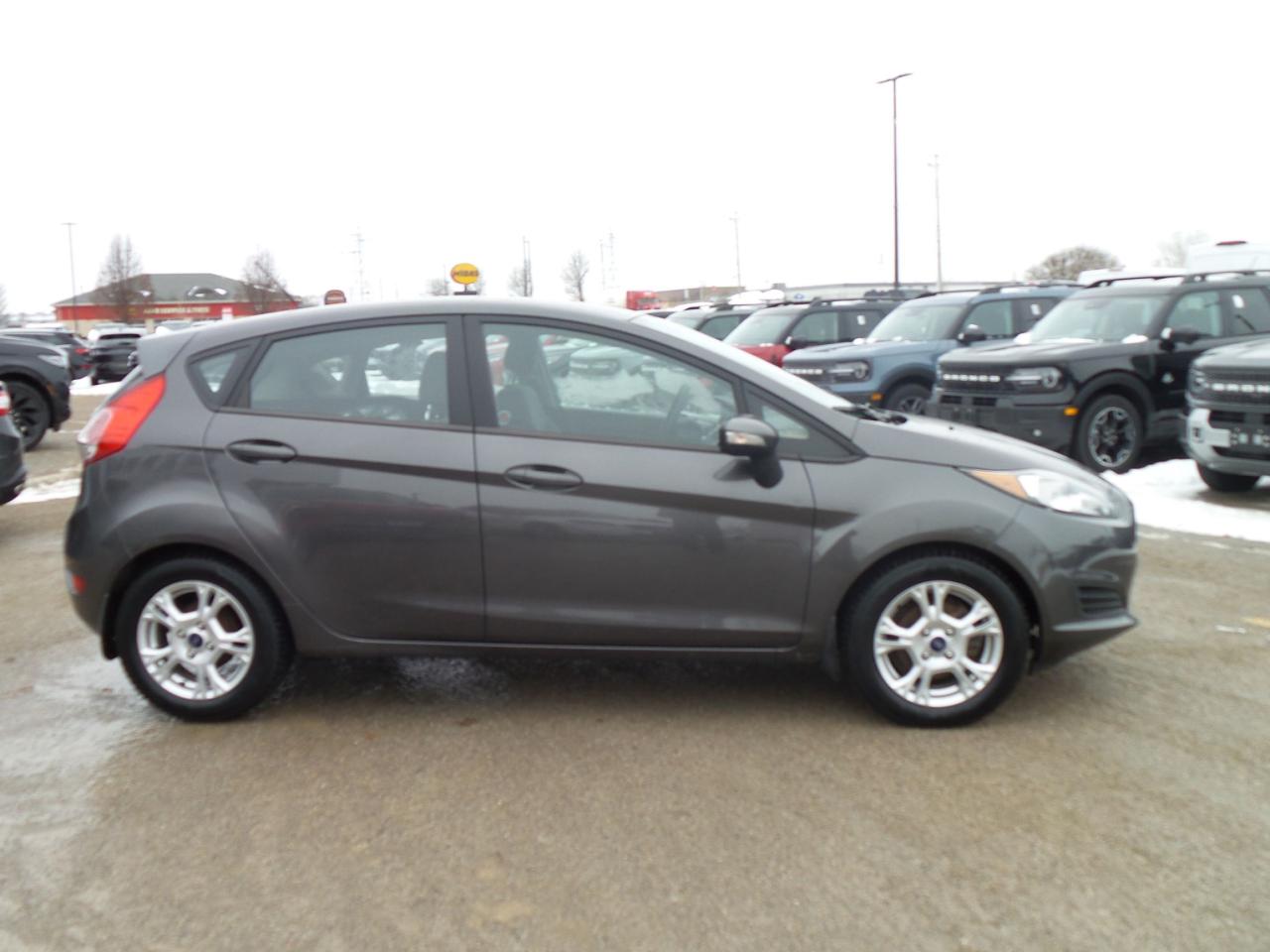 2017 Ford Fiesta SE HATCH, MANUAL, AS TRADED Photo3