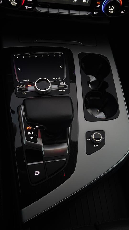 2017 Audi Q7 Progressiv S-Line Photo