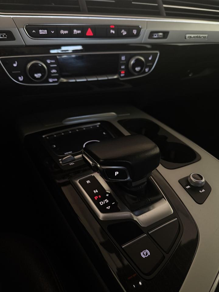 2017 Audi Q7 Progressiv S-Line Photo