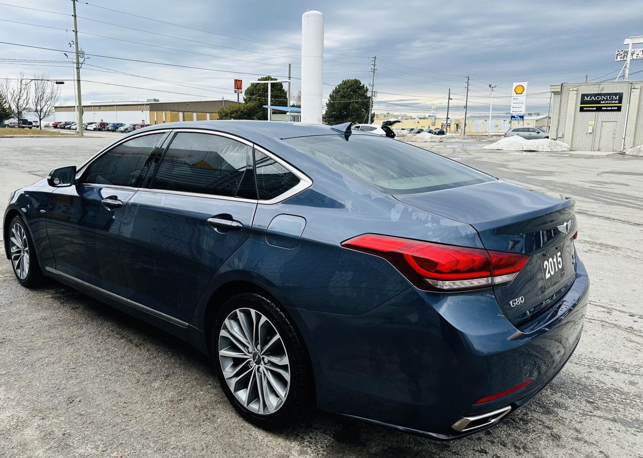 2015 Hyundai Genesis 3.8 Premium AWD Photo3