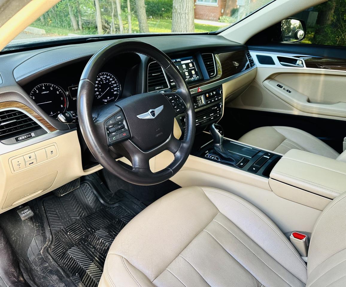 2015 Hyundai Genesis 3.8 Premium AWD Photo