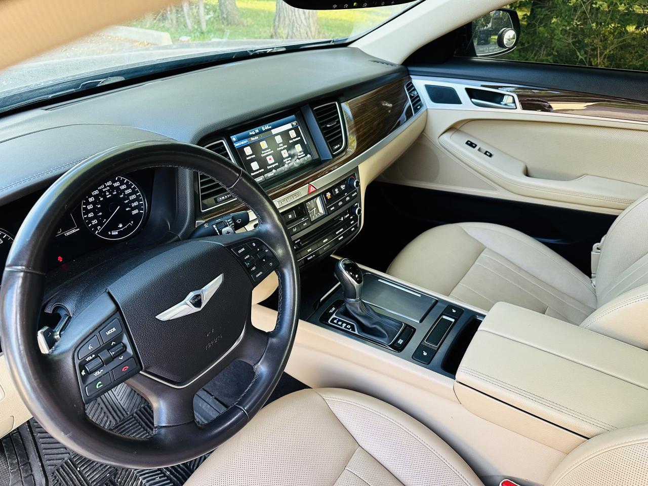 2015 Hyundai Genesis 3.8 Premium AWD Photo