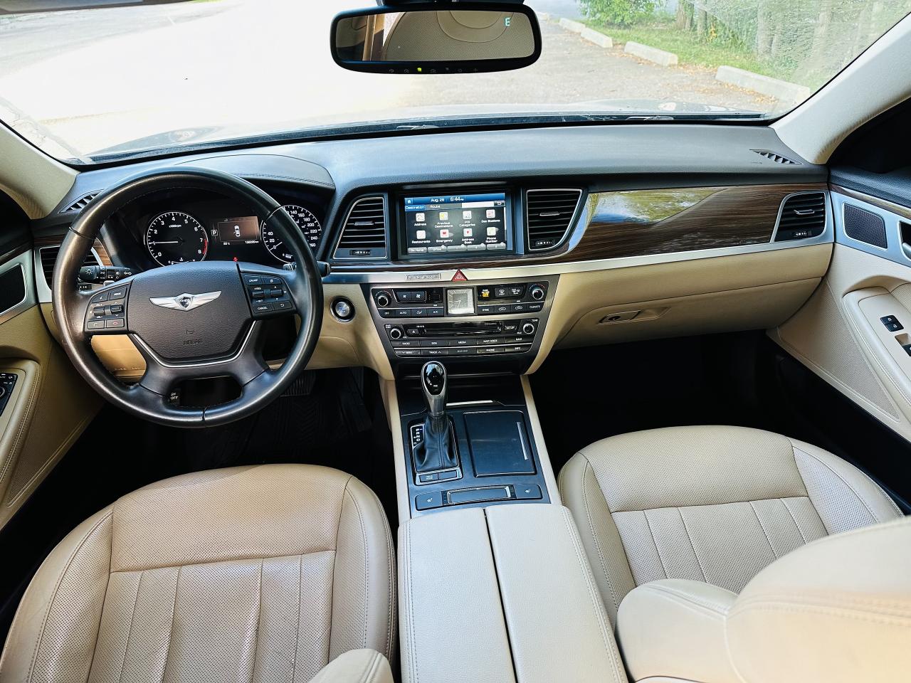 2015 Hyundai Genesis 3.8 Premium AWD Photo