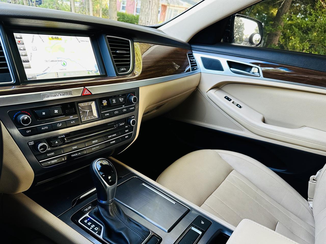 2015 Hyundai Genesis 3.8 Premium AWD Photo