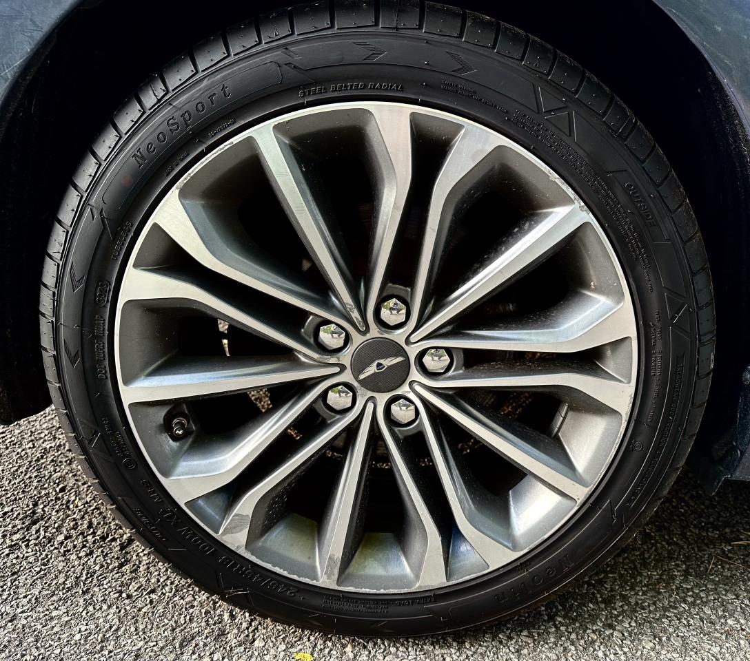 2015 Hyundai Genesis 3.8 Premium AWD Photo