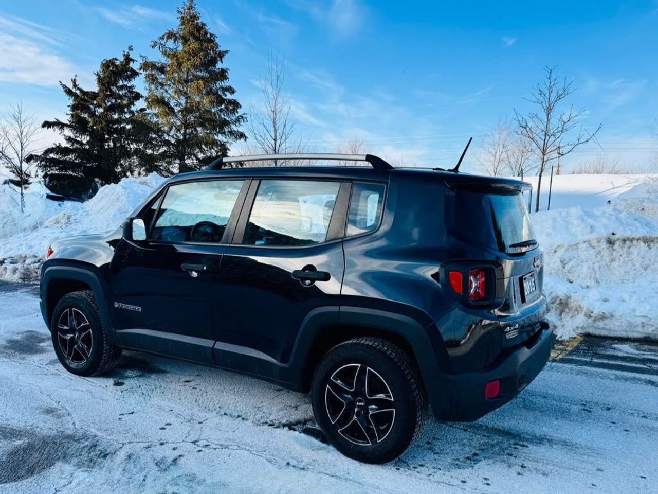 2015 Jeep Renegade Sport Photo4