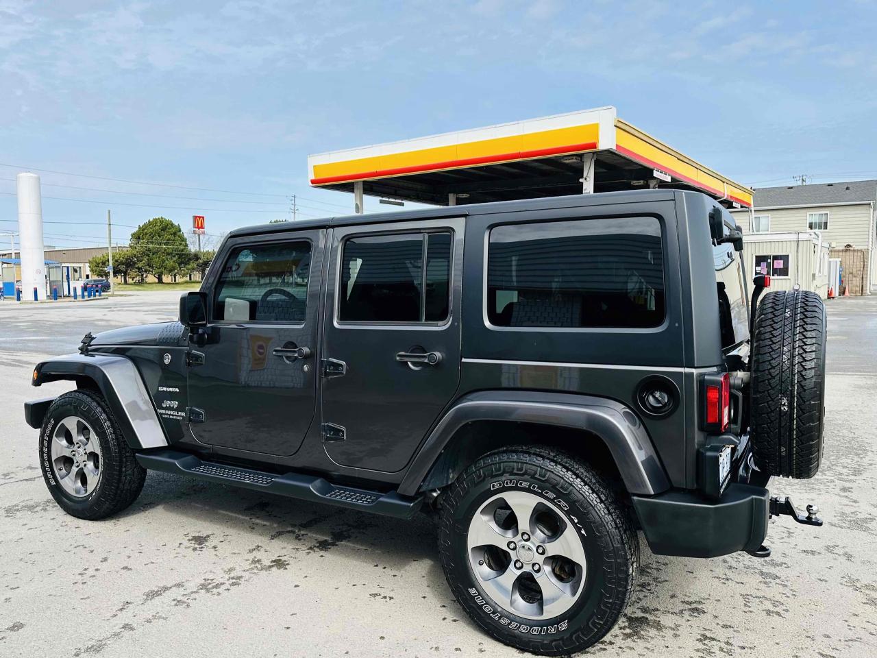 2016 Jeep Wrangler Unlimited Sahara Photo