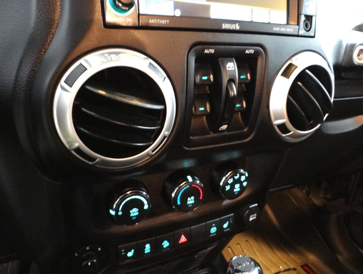 2016 Jeep Wrangler Unlimited Sahara Photo