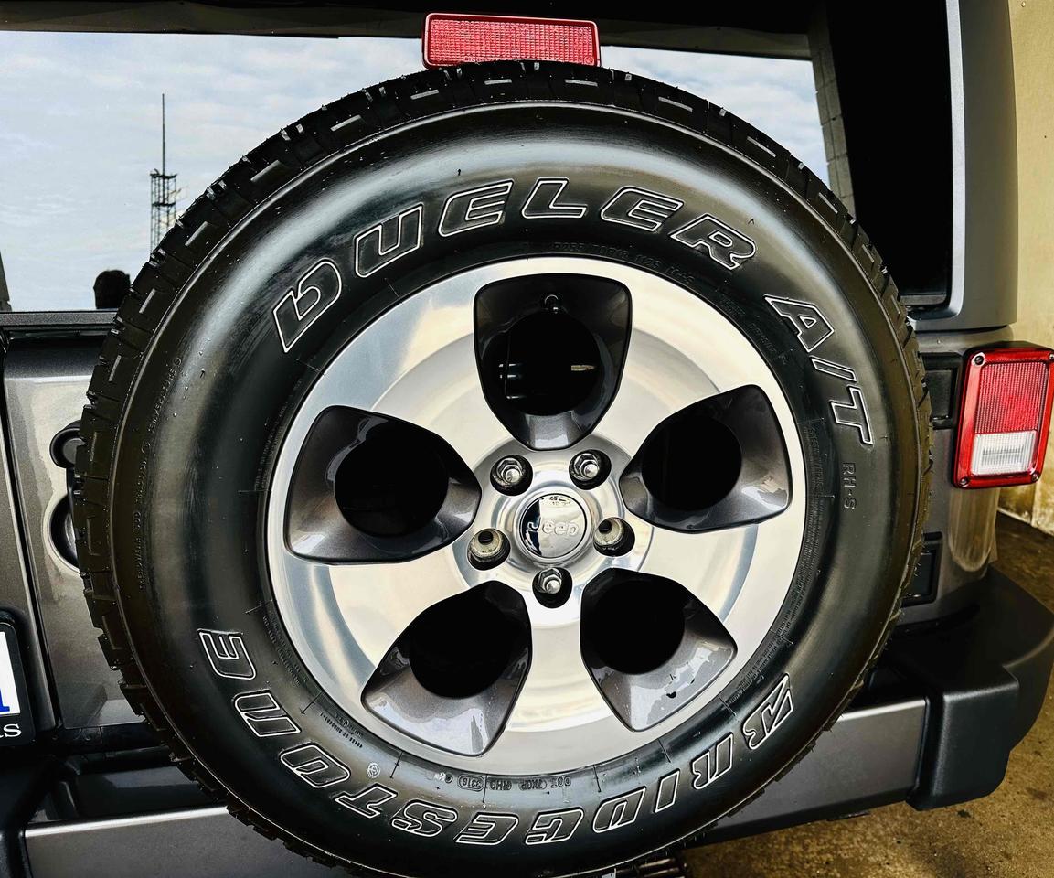 2016 Jeep Wrangler Unlimited Sahara Photo