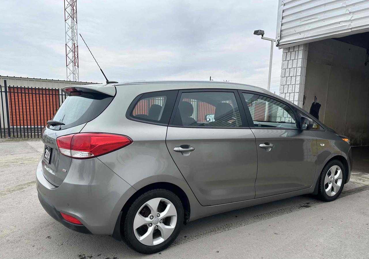 2014 Kia Rondo LX Photo