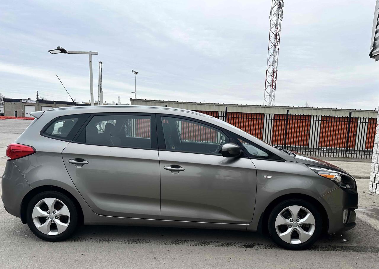 2014 Kia Rondo LX Photo