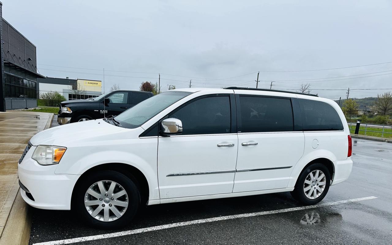 2014 Chrysler Town & Country TOURING Photo