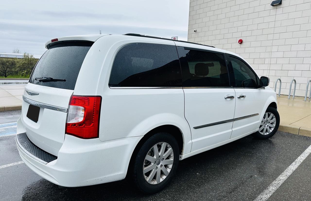 2014 Chrysler Town & Country TOURING Photo