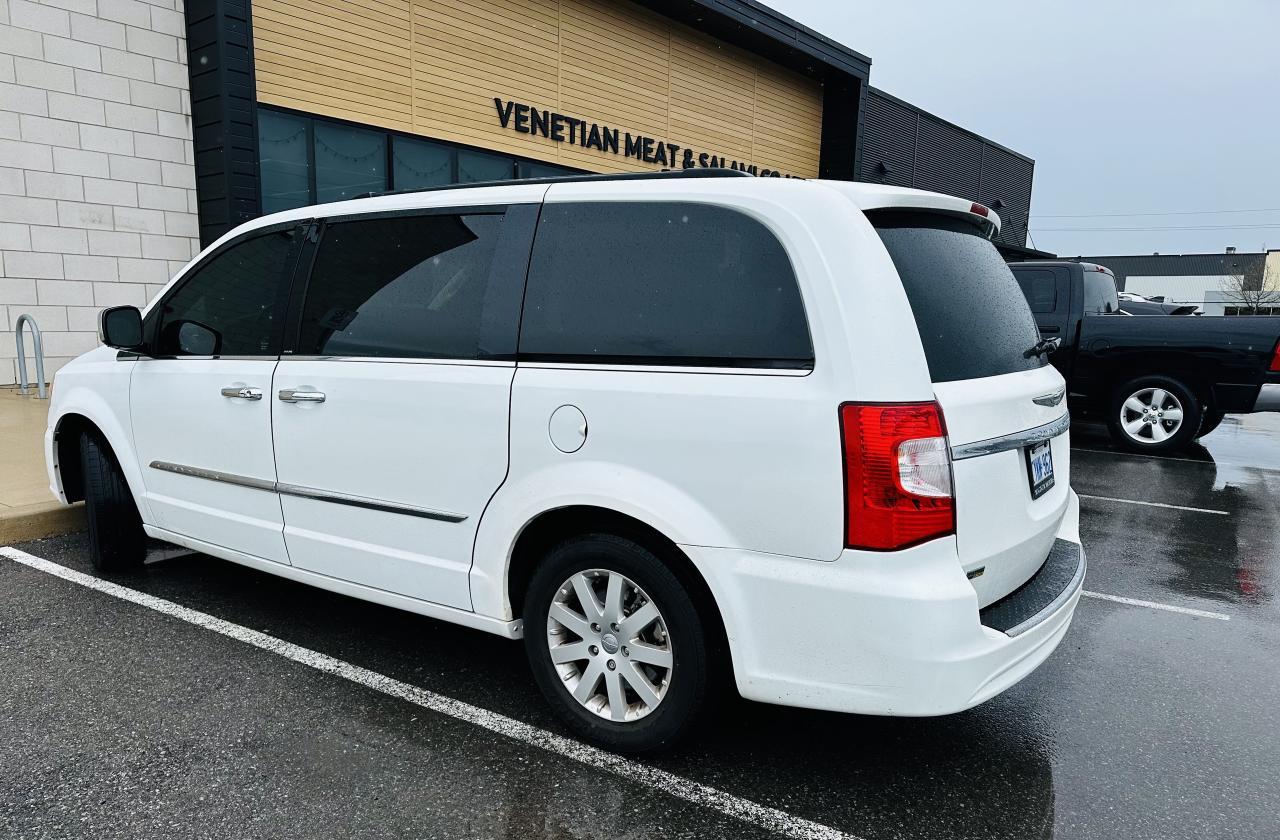 2014 Chrysler Town & Country TOURING Photo