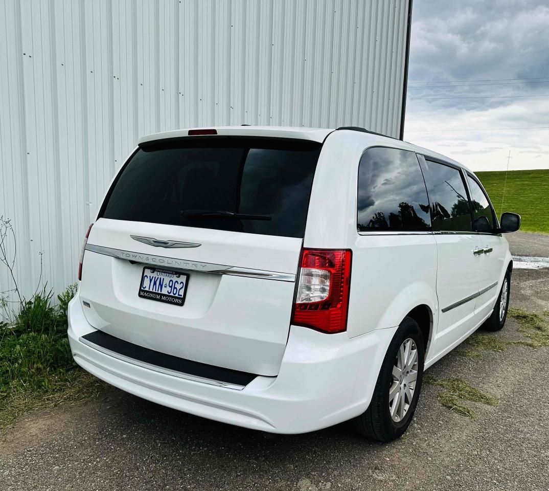 2014 Chrysler Town & Country TOURING Photo
