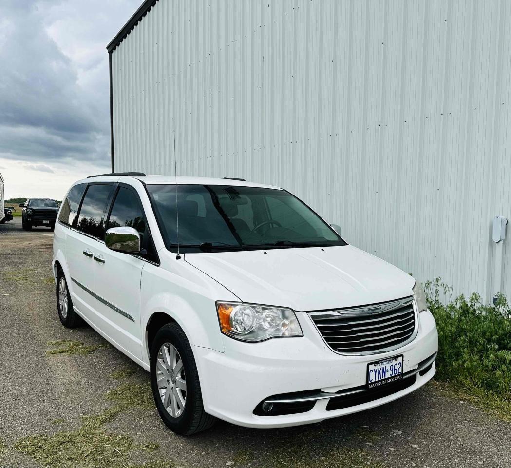 2014 Chrysler Town & Country TOURING Photo