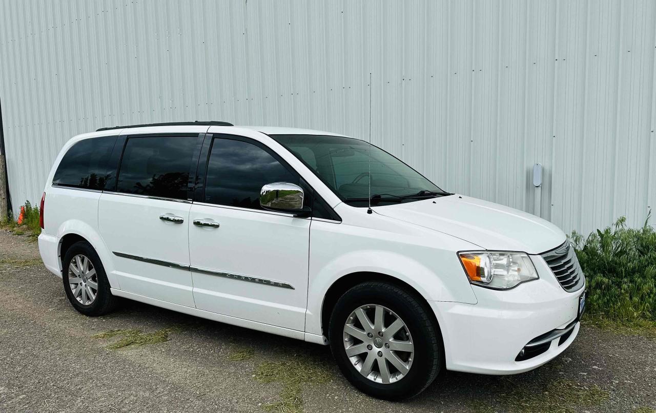 2014 Chrysler Town & Country TOURING Photo
