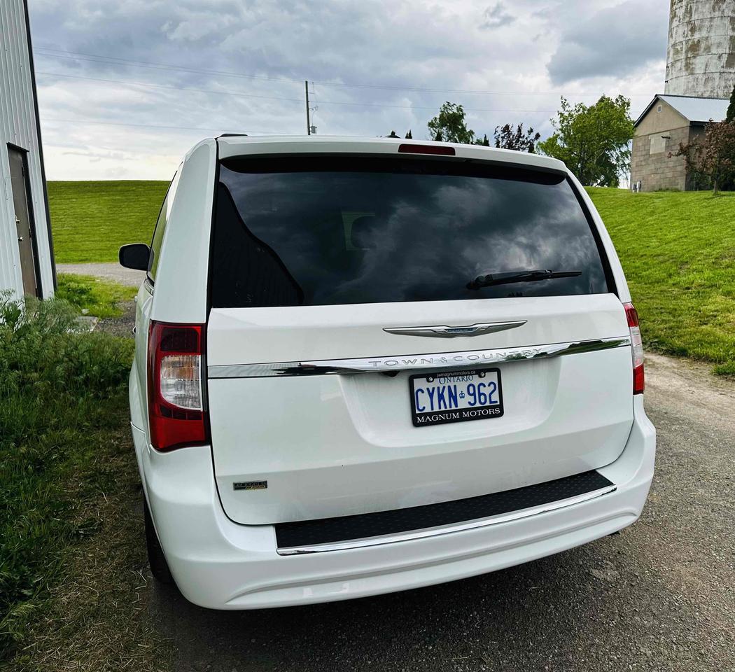2014 Chrysler Town & Country TOURING Photo