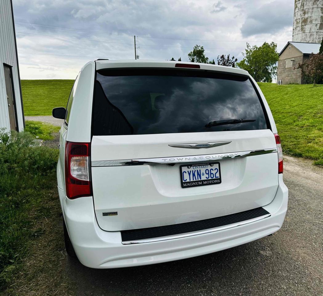 2014 Chrysler Town & Country TOURING Photo