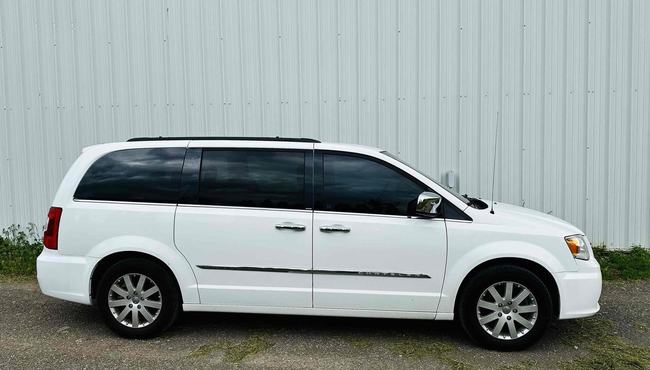 2014 Chrysler Town & Country TOURING Photo