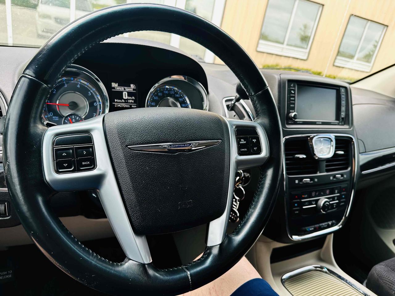 2014 Chrysler Town & Country TOURING Photo