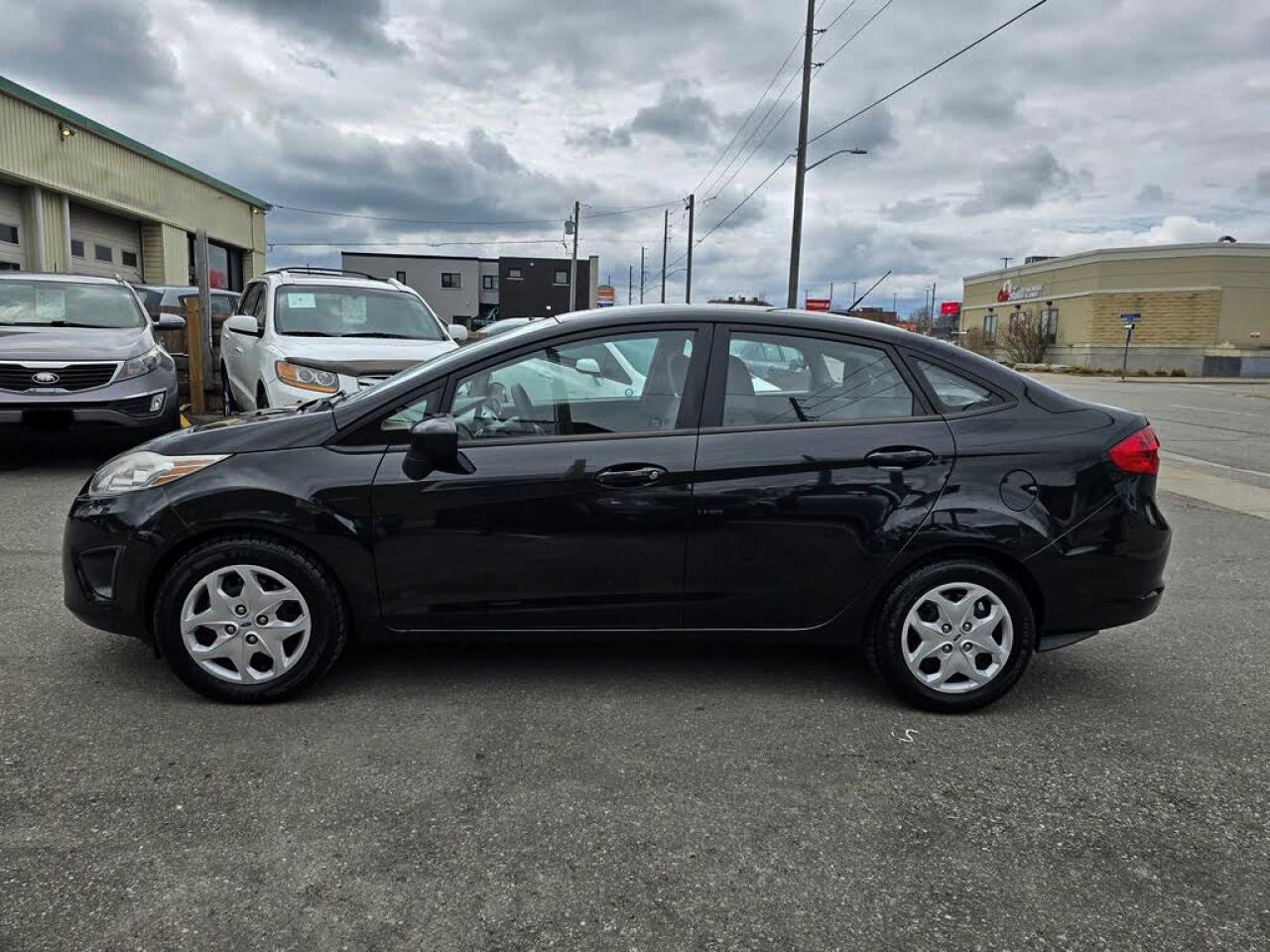 2012 Ford Fiesta SE Photo3