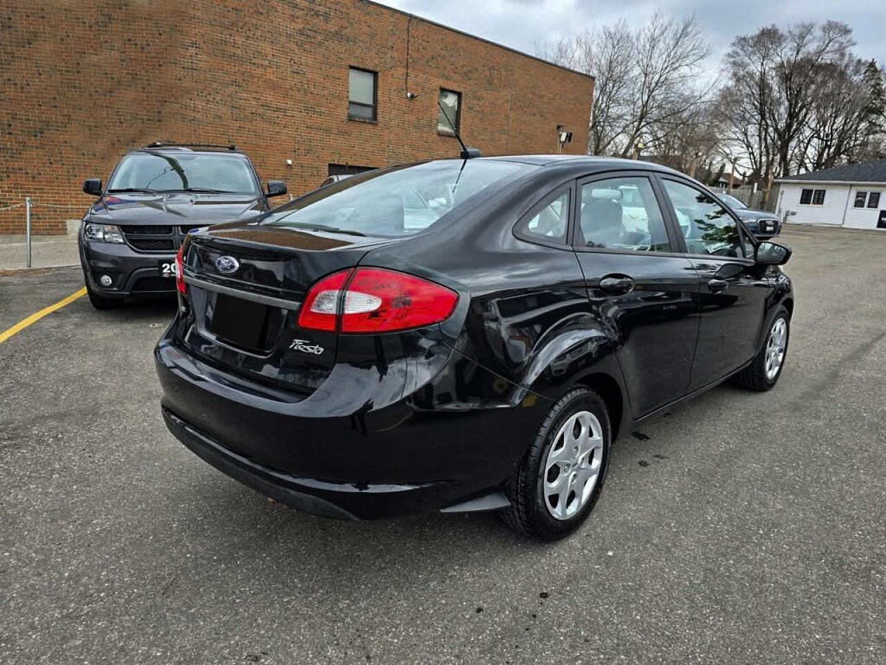 2012 Ford Fiesta SE Photo