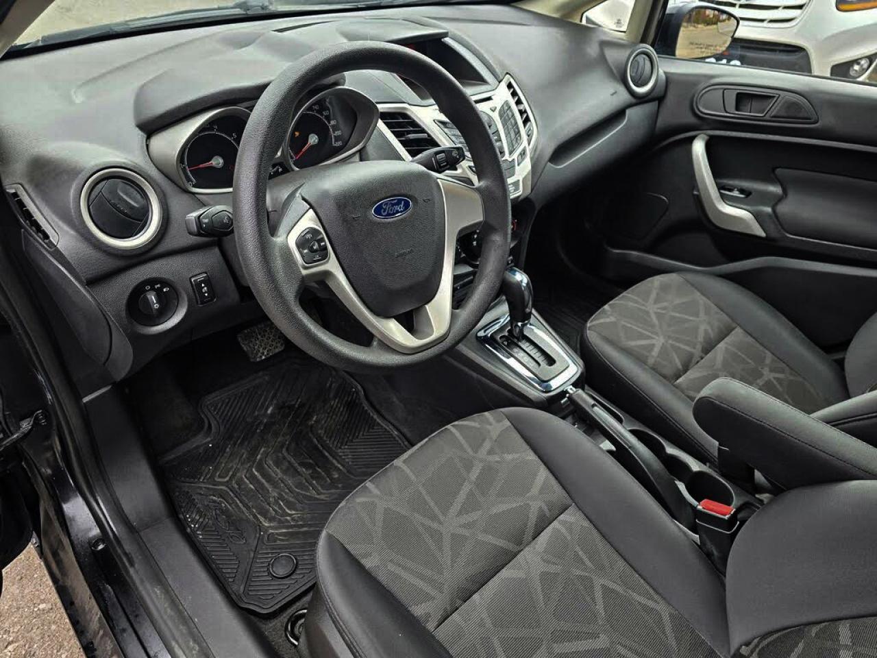 2012 Ford Fiesta SE Photo